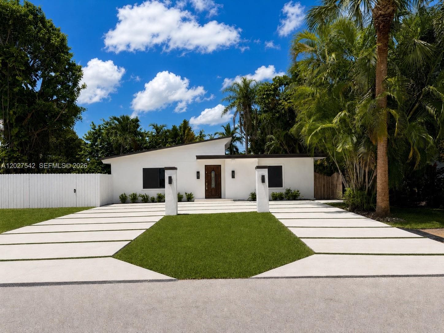 2627 NE 213th St, Miami FL 33180 — 1