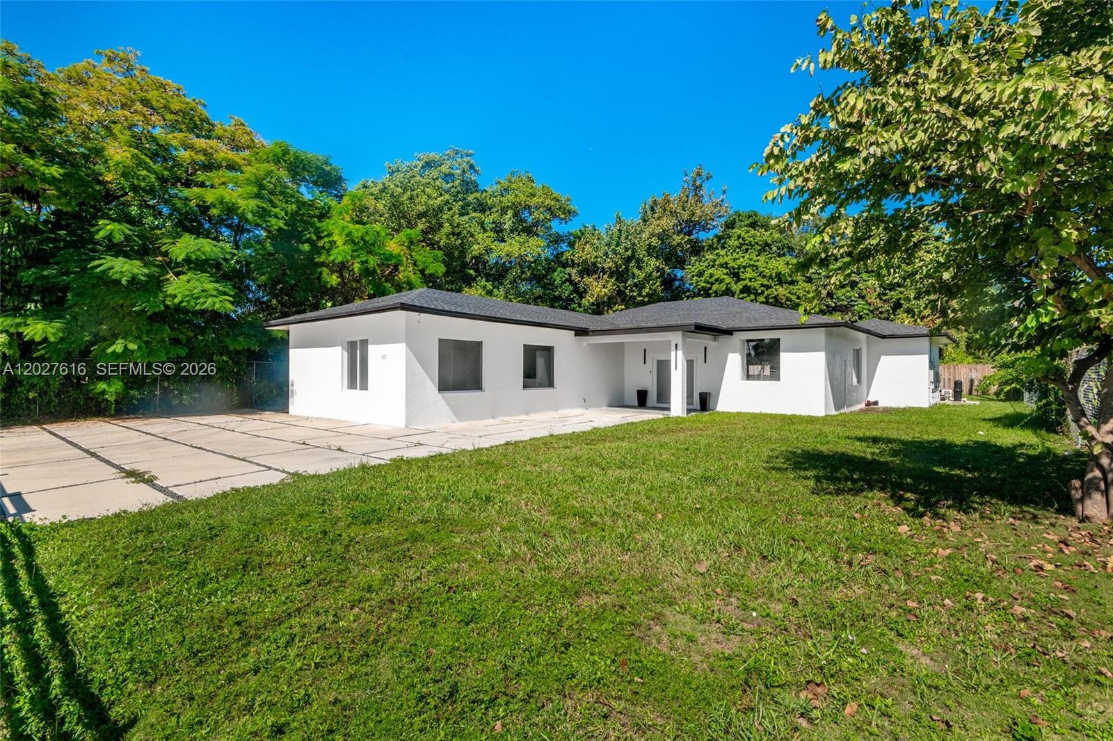 651 NE 172nd St, Miami FL 33162 — 22
