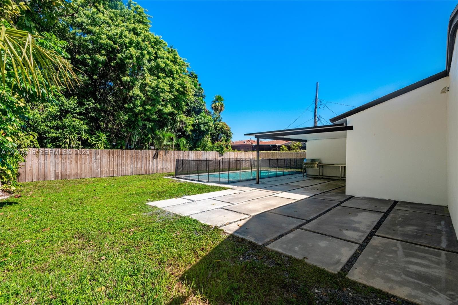 651 NE 172nd St, Miami FL 33162 — 20