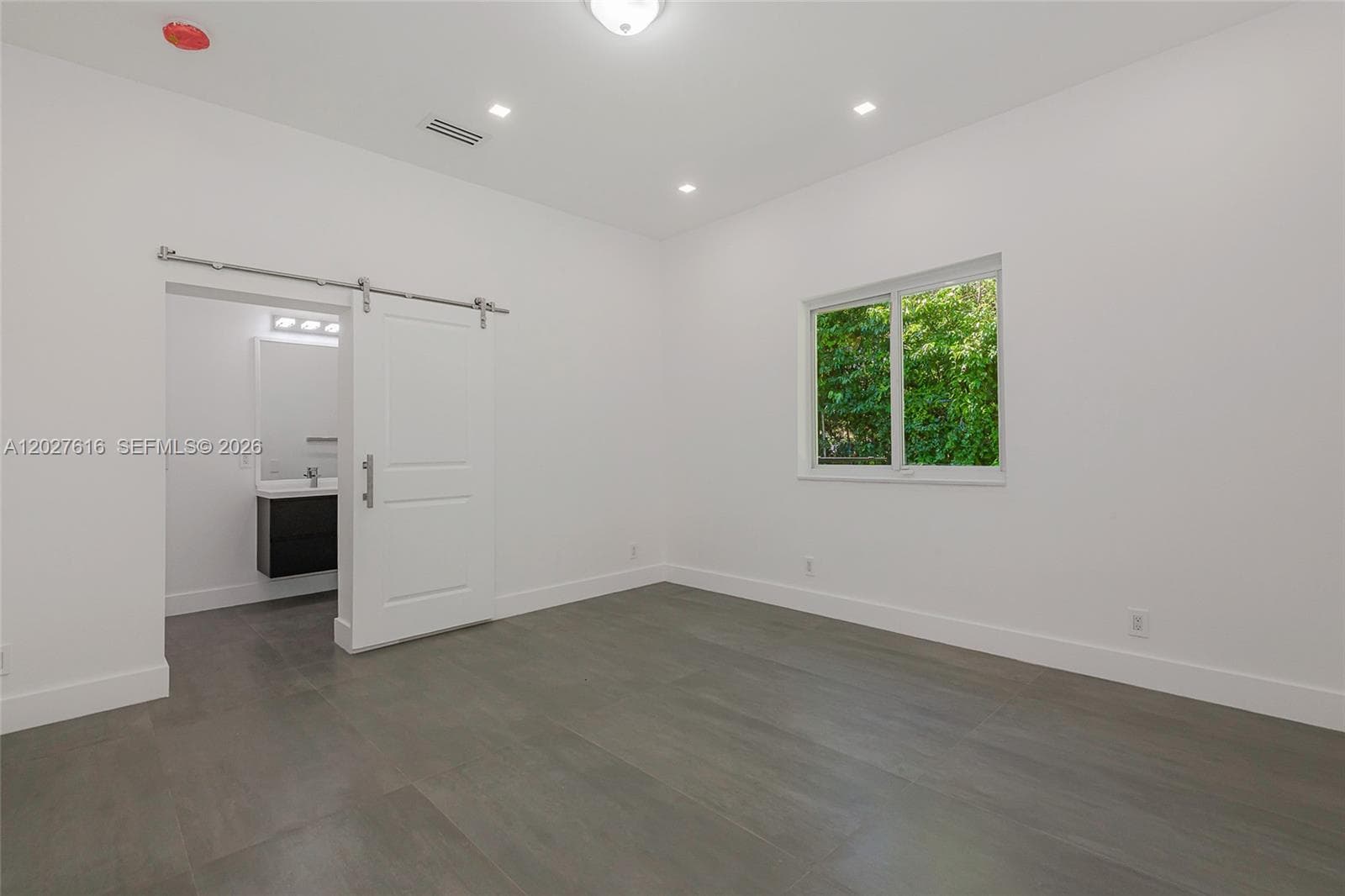 651 NE 172nd St, Miami FL 33162 — 15