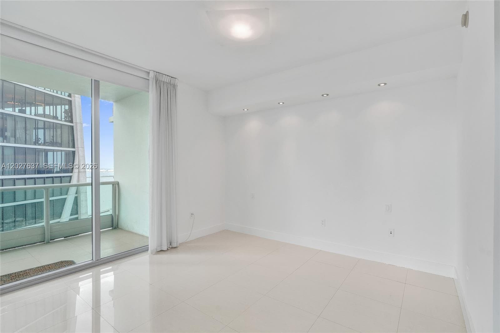 900 Biscayne Blvd # 5412, Miami FL 33132 — 27
