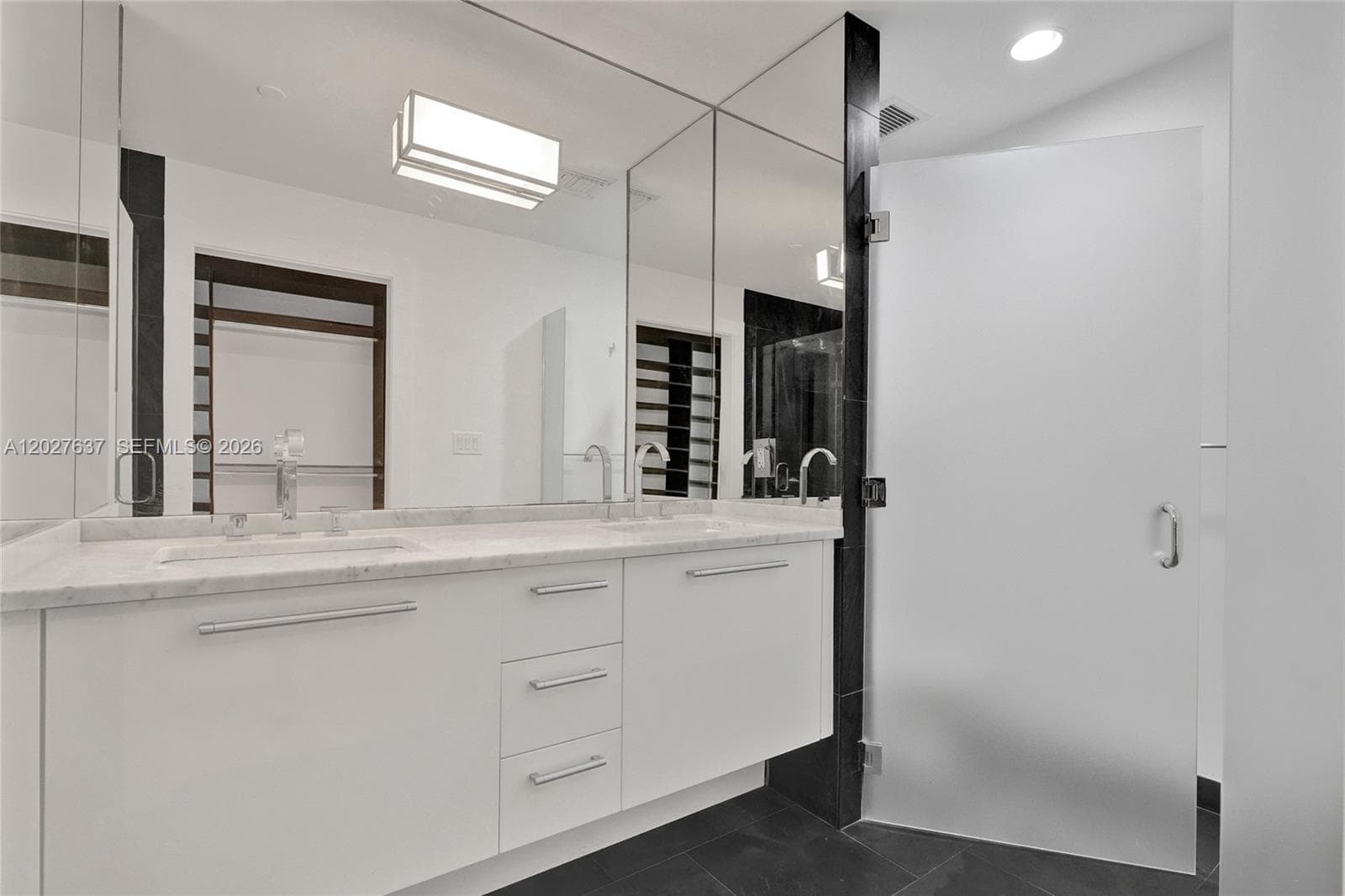 900 Biscayne Blvd # 5412, Miami FL 33132 — 33