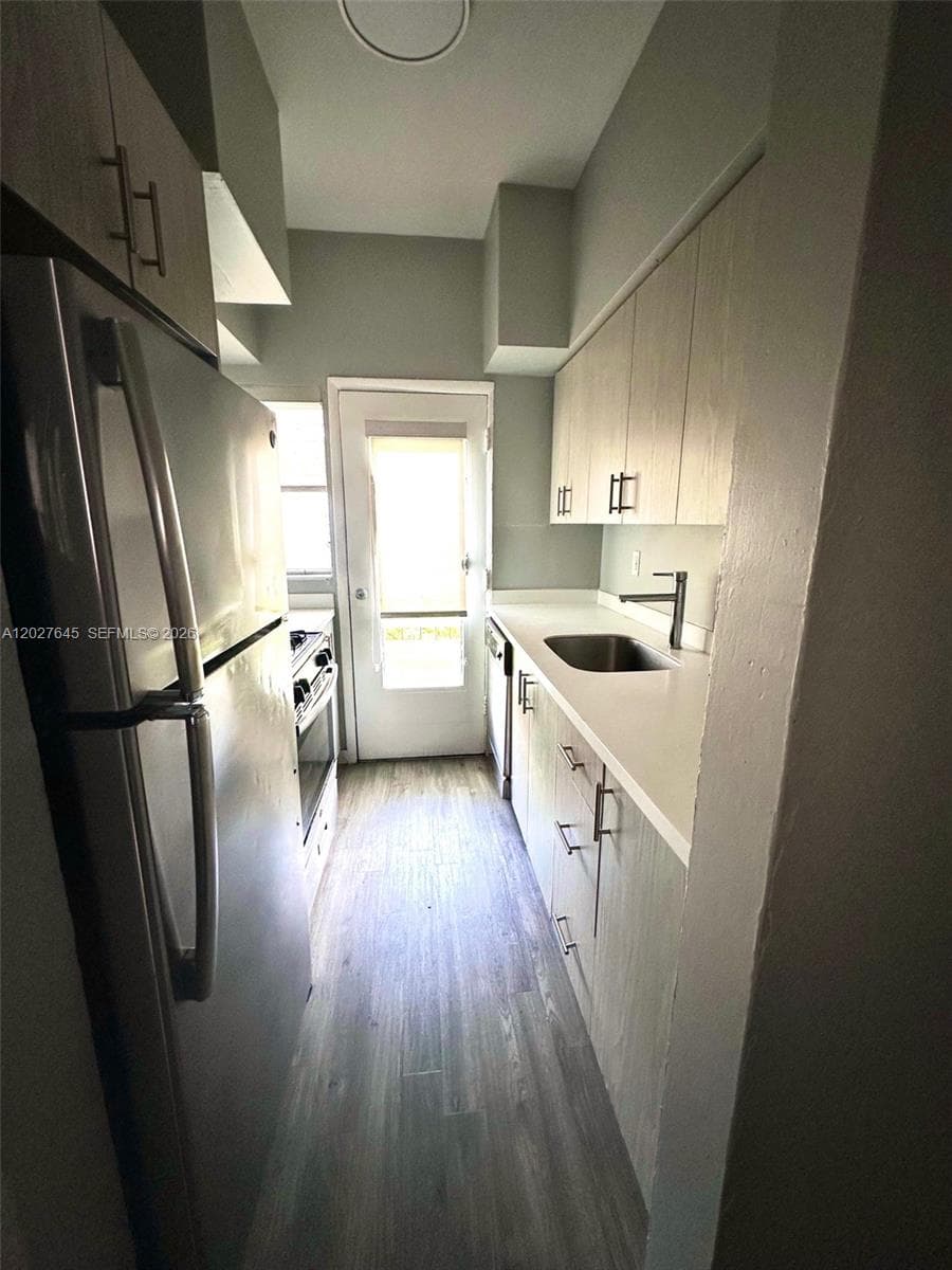 710 Meridian Ave # 9, Miami Beach FL 33139 — 6