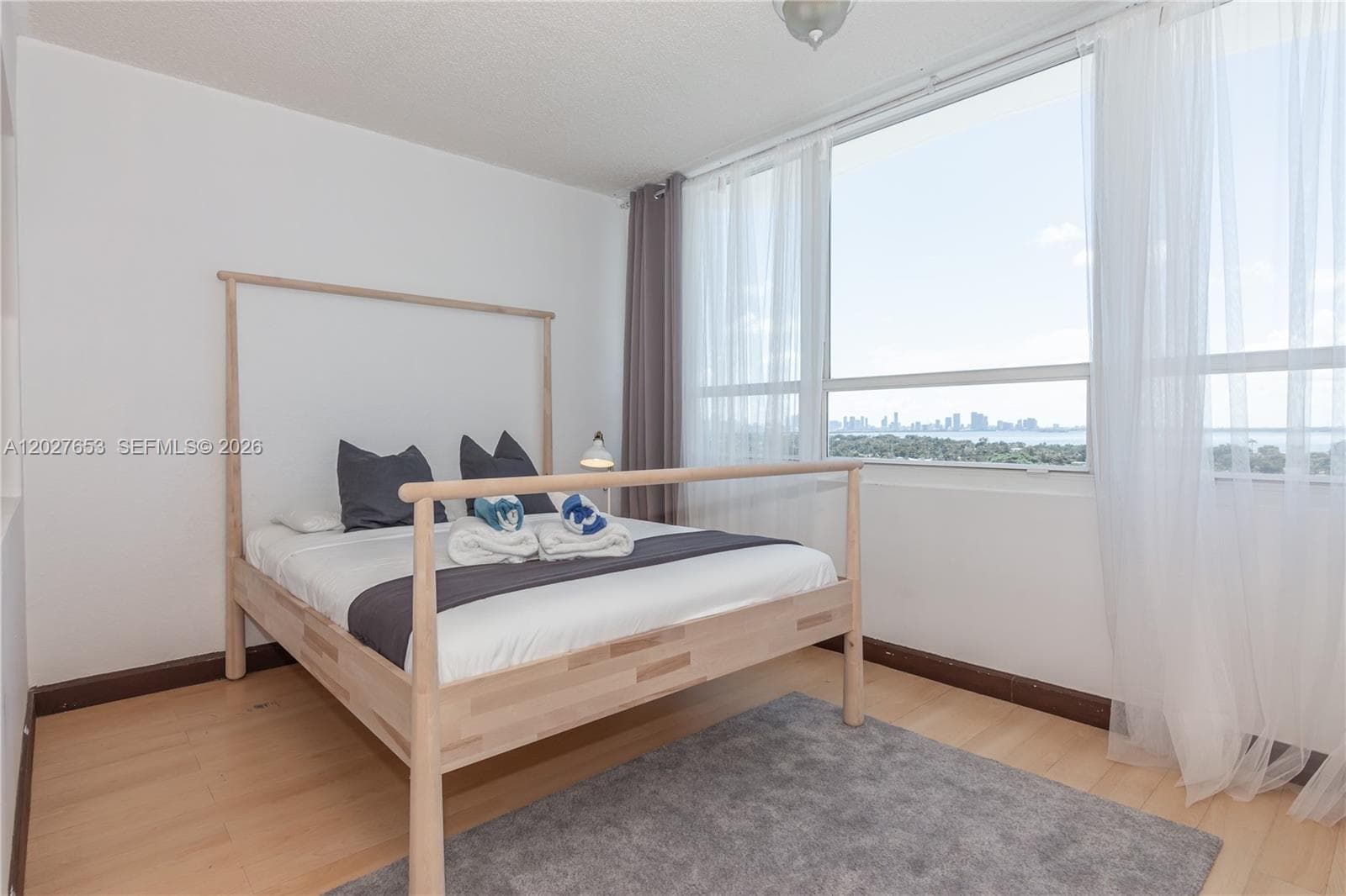 5445 Collins Ave # 1105, Miami Beach FL 33140 — 23