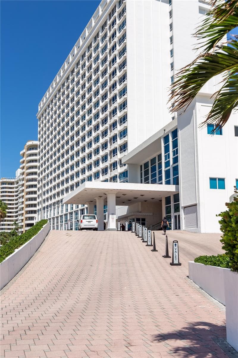 5445 Collins Ave # 1105, Miami Beach FL 33140 — 16