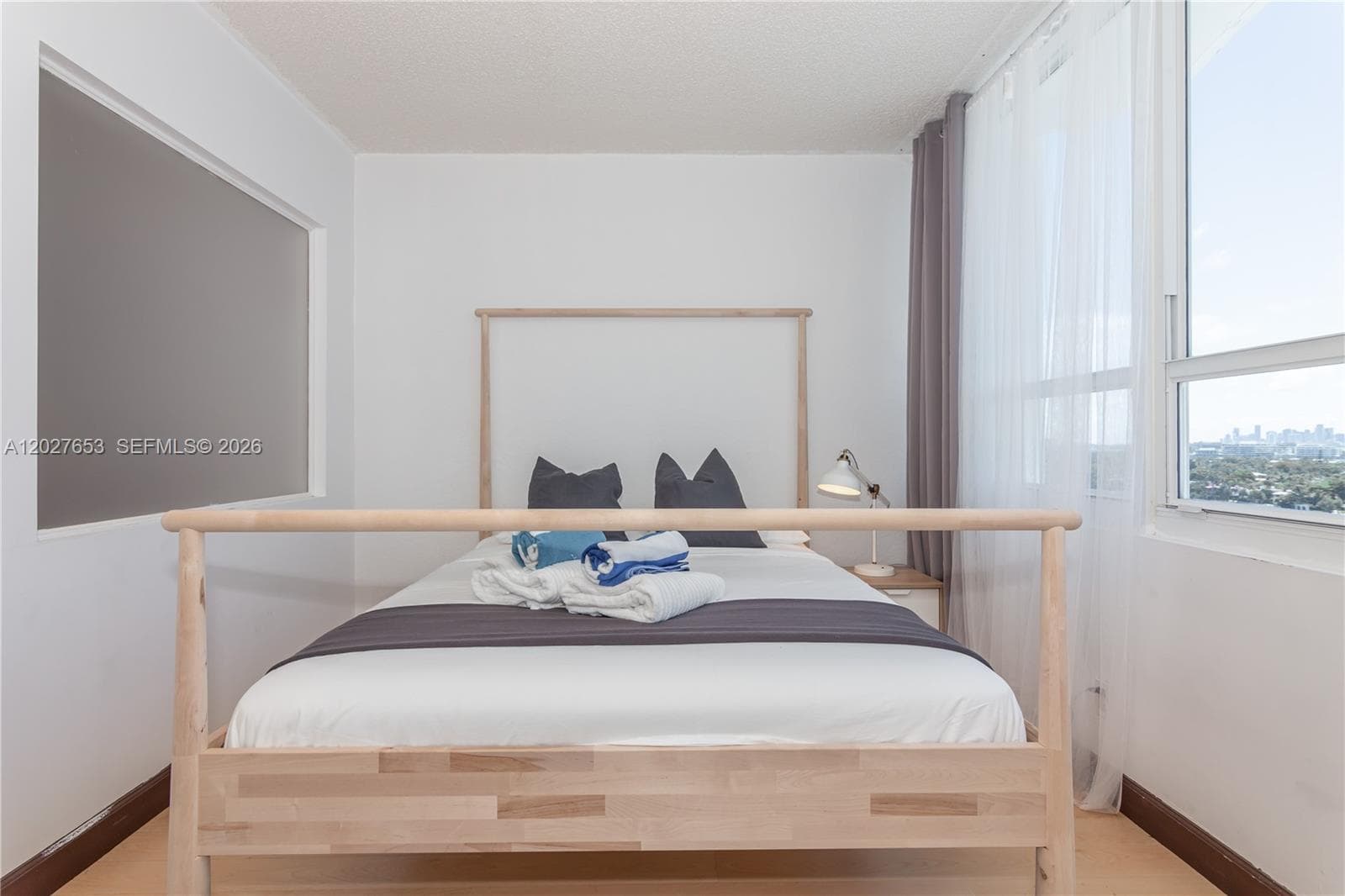 5445 Collins Ave # 1105, Miami Beach FL 33140 — 24