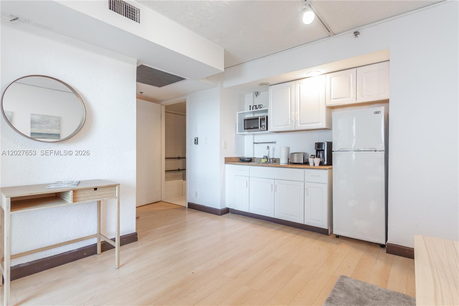 5445 Collins Ave # 1105, Miami Beach FL 33140 — 18