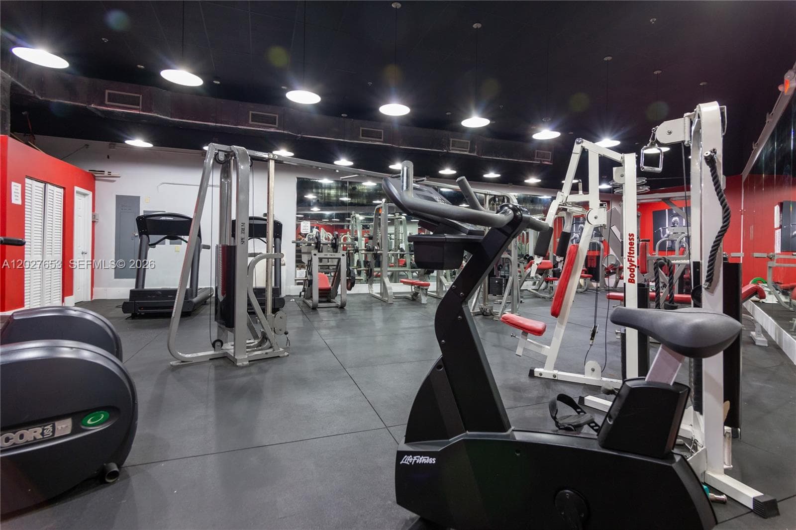 5445 Collins Ave # 1105, Miami Beach FL 33140 — 11