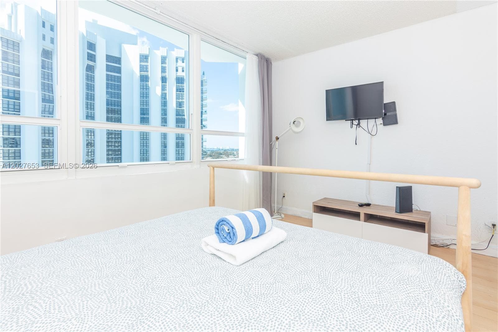 5445 Collins Ave # 1105, Miami Beach FL 33140 — 8