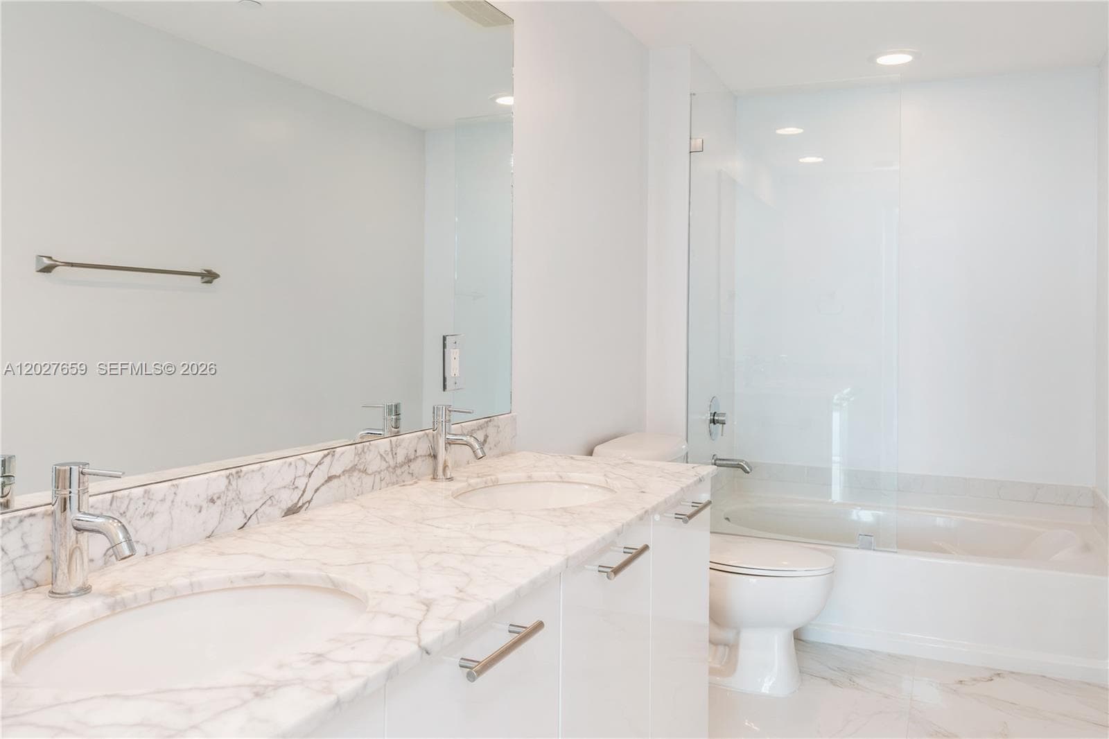 951 Brickell Ave # 3706, Miami FL 33131 — 23