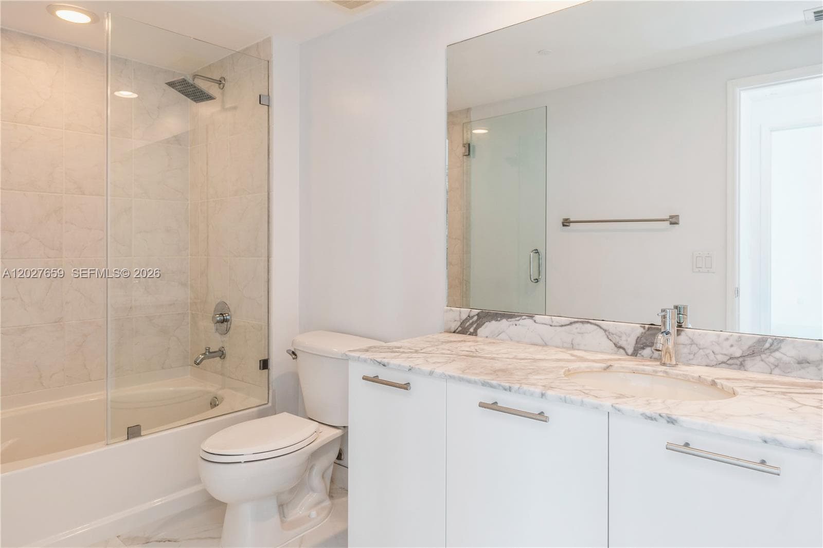 951 Brickell Ave # 3706, Miami FL 33131 — 27