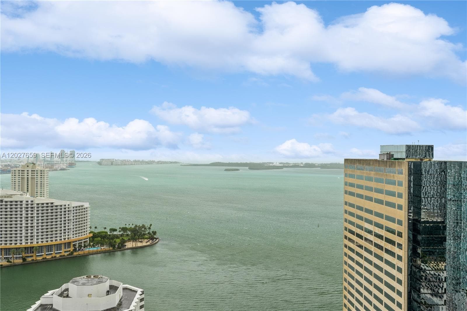 951 Brickell Ave # 3706, Miami FL 33131 — 17