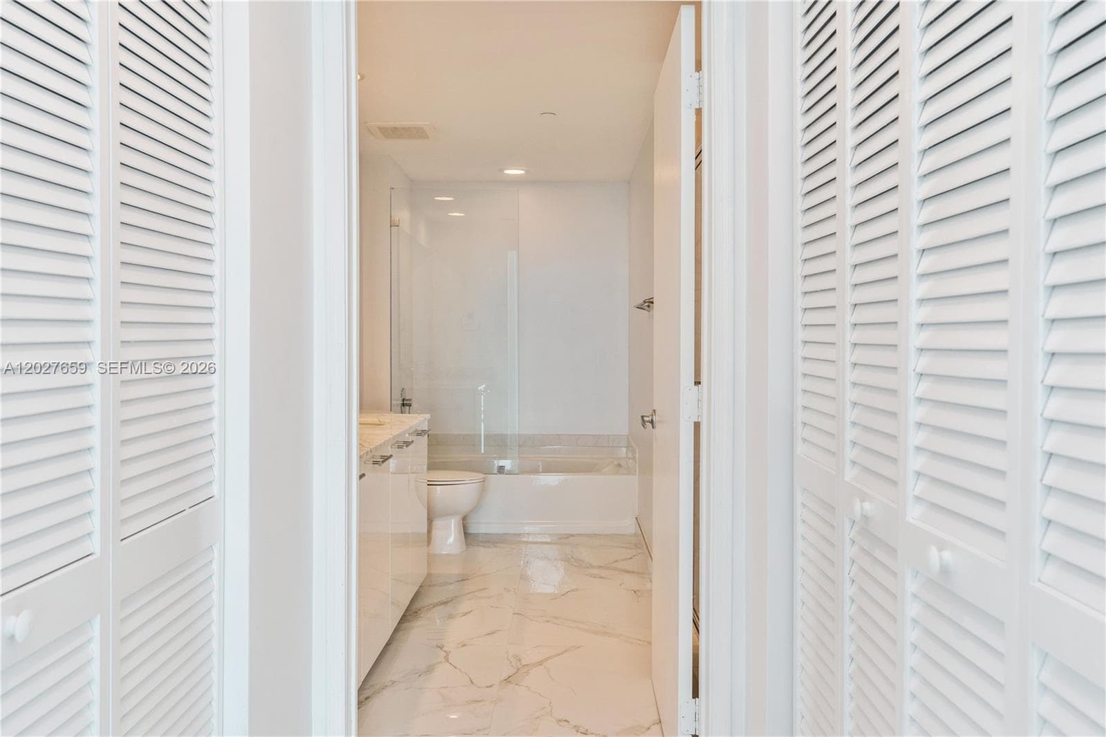 951 Brickell Ave # 3706, Miami FL 33131 — 22