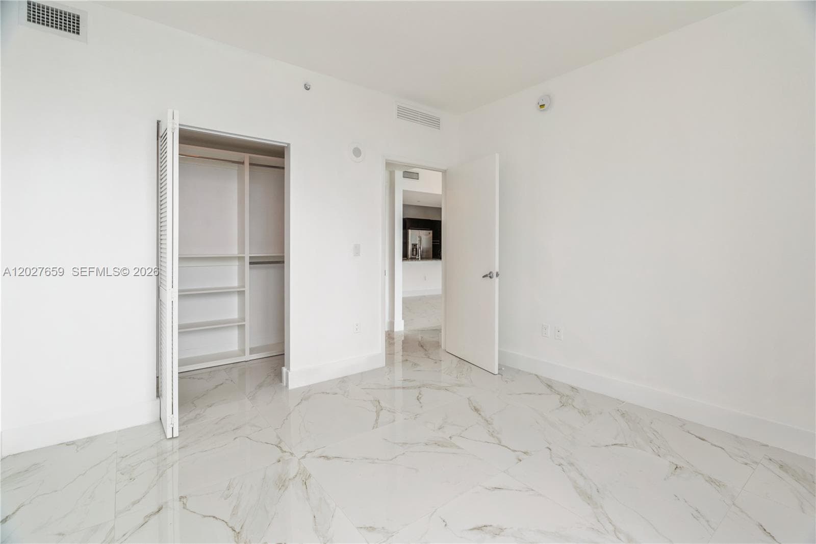 951 Brickell Ave # 3706, Miami FL 33131 — 32