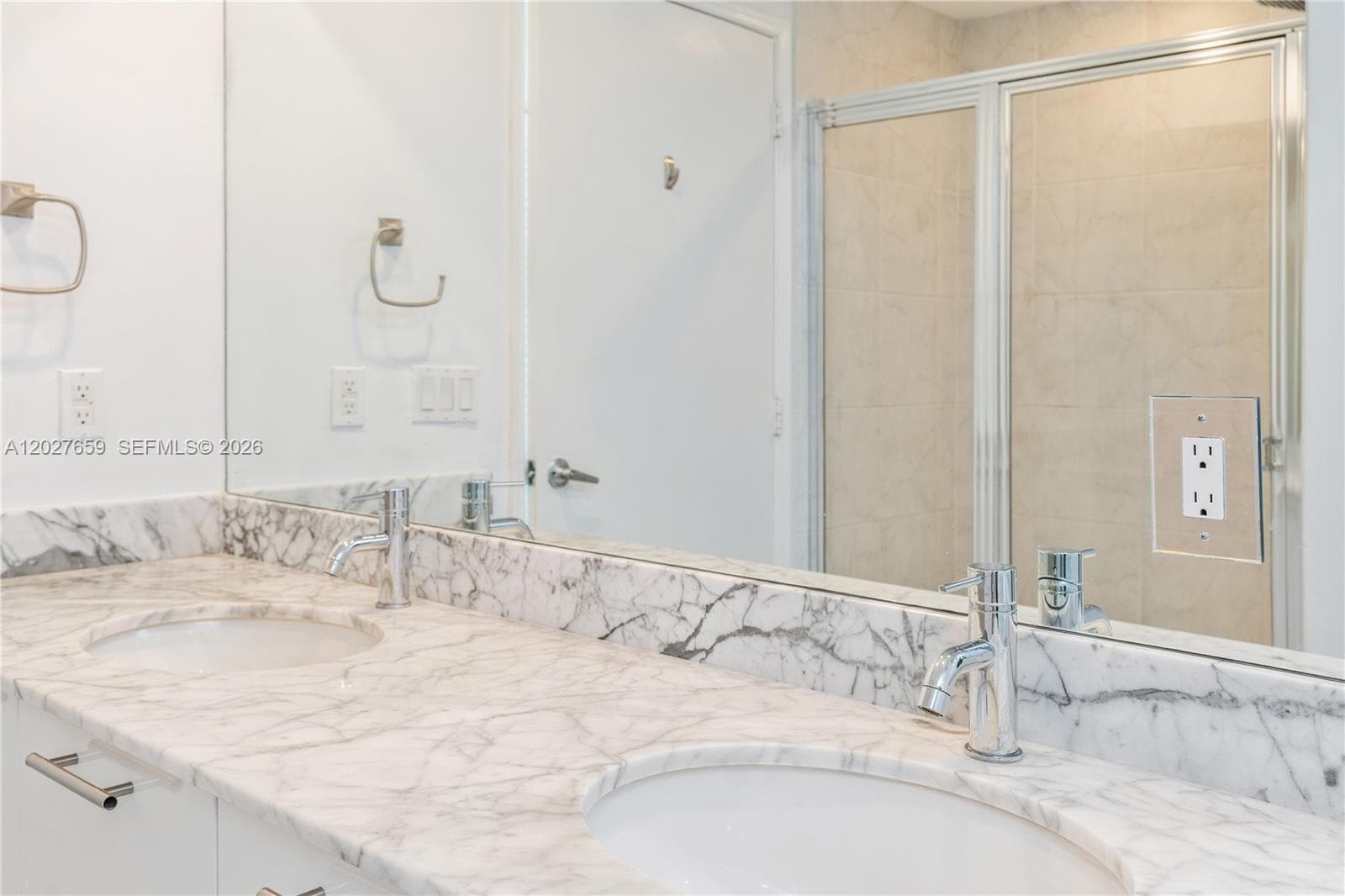 951 Brickell Ave # 3706, Miami FL 33131 — 24