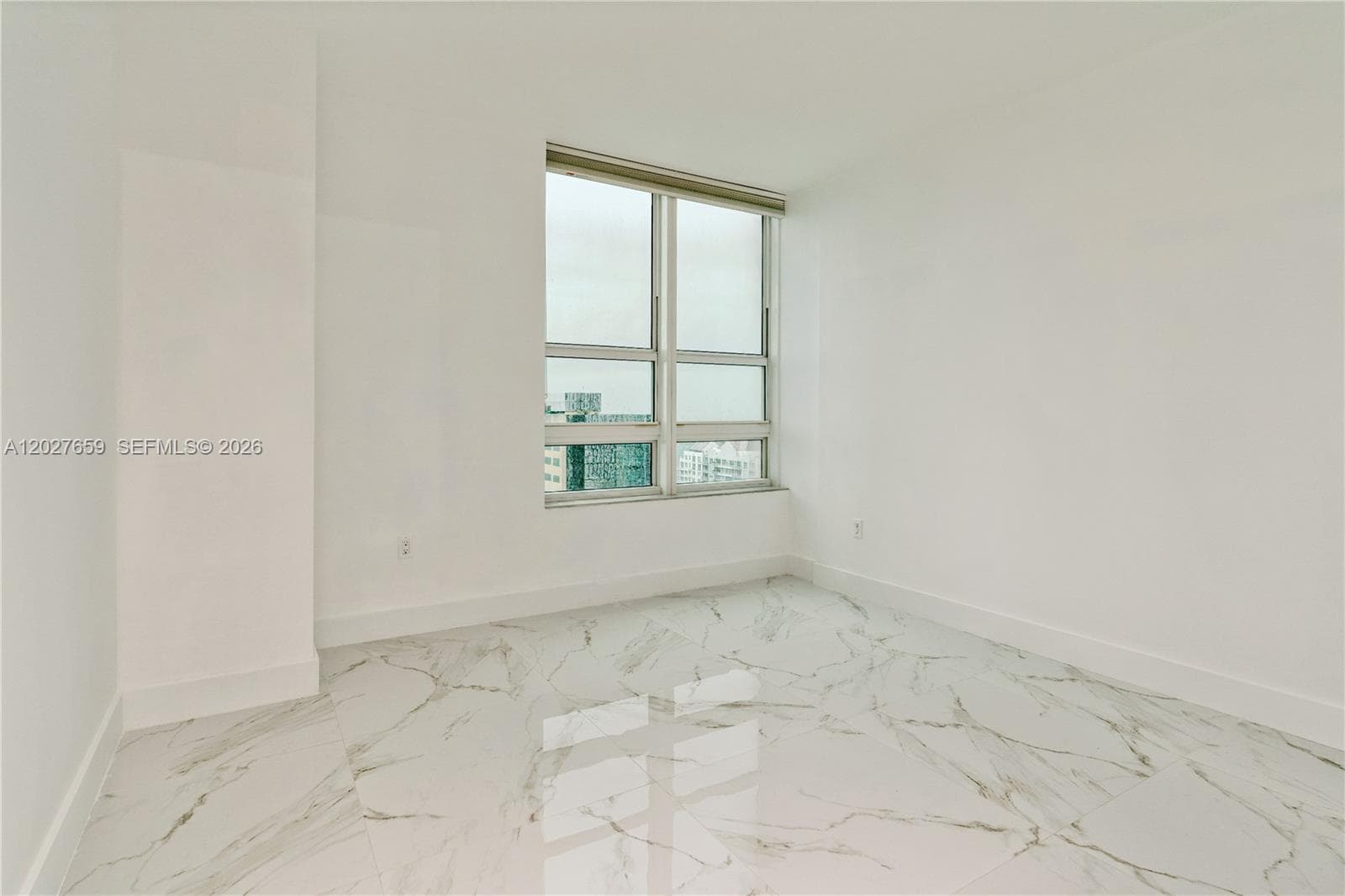 951 Brickell Ave # 3706, Miami FL 33131 — 29