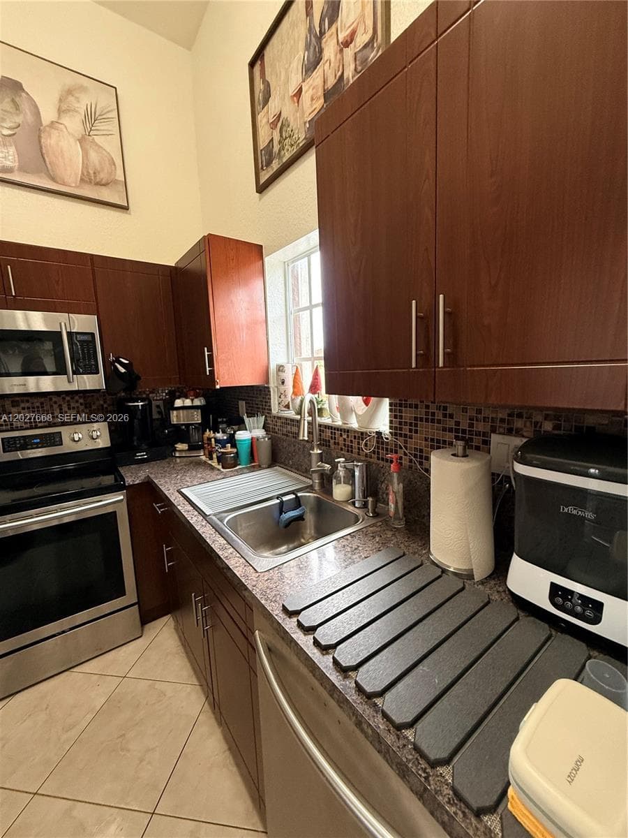 340 E 5th St # 202, Hialeah FL 33010 — 23
