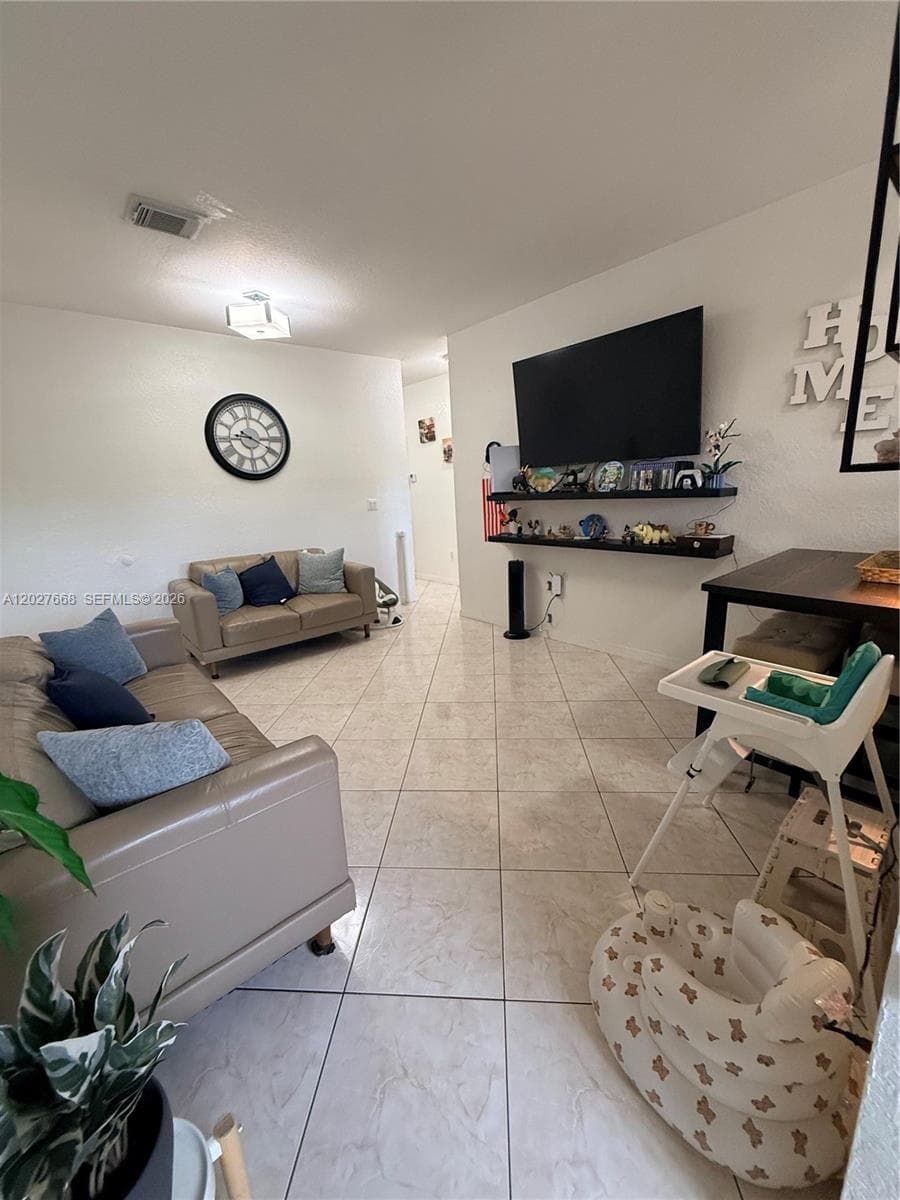 340 E 5th St # 202, Hialeah FL 33010 — 2