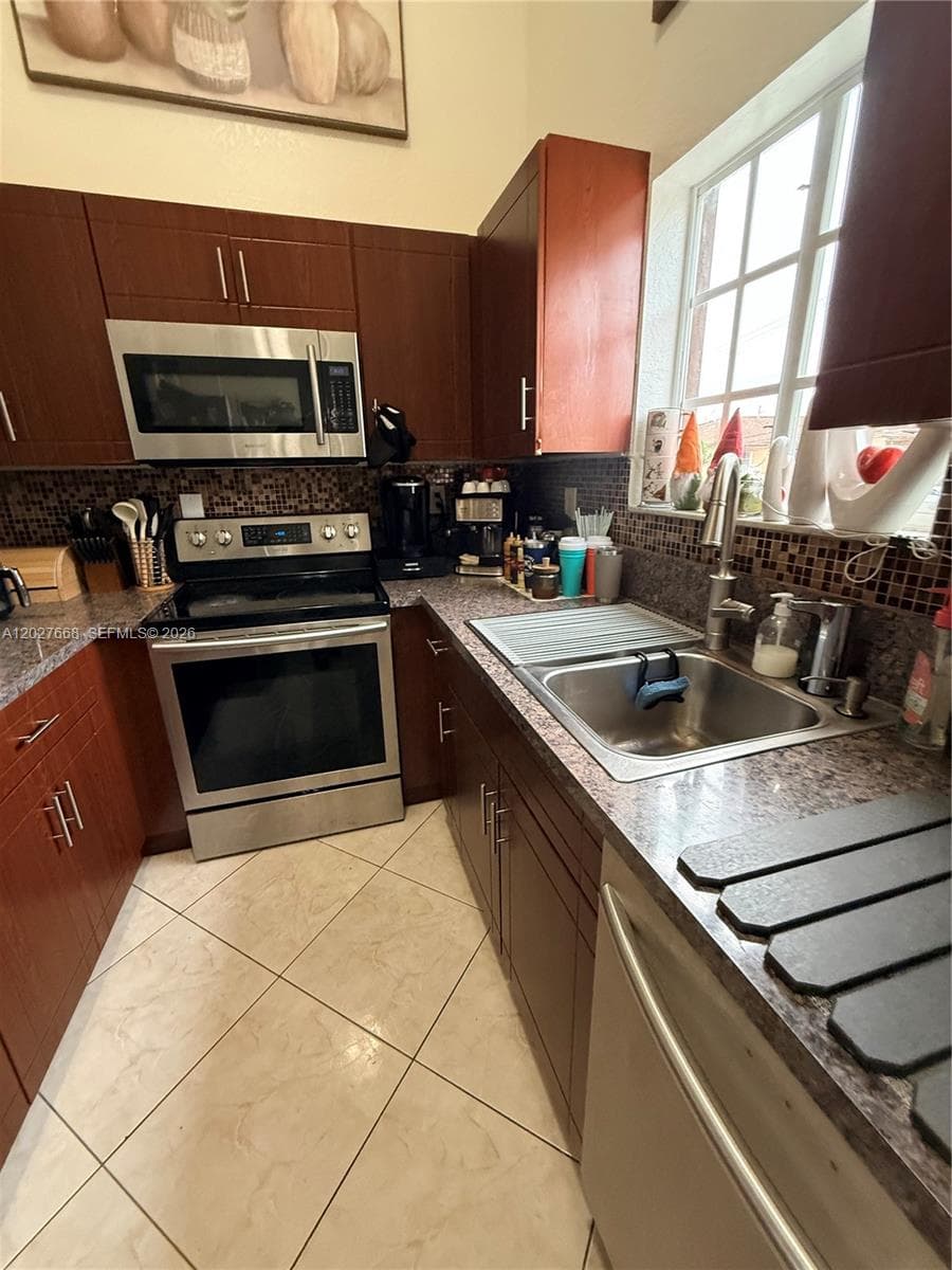 340 E 5th St # 202, Hialeah FL 33010 — 11