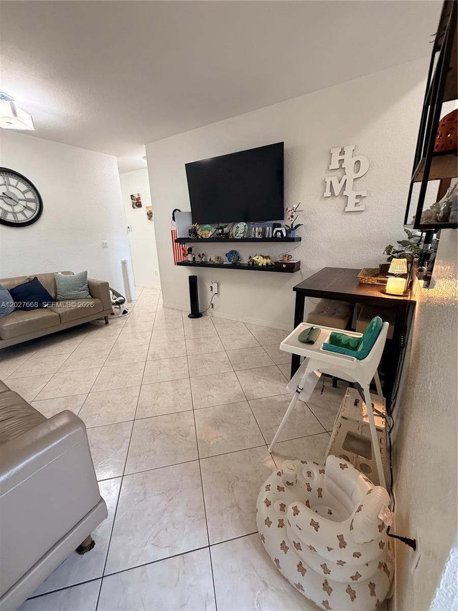 340 E 5th St # 202, Hialeah FL 33010 — 4