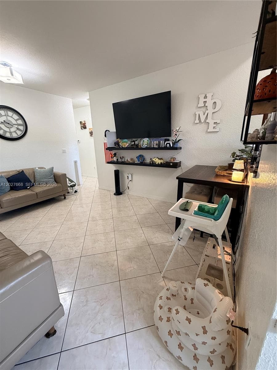 340 E 5th St # 202, Hialeah FL 33010 — 8