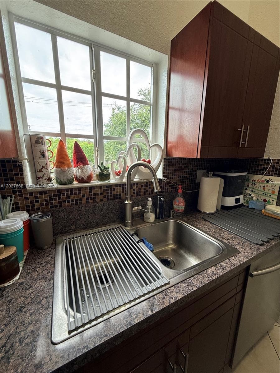 340 E 5th St # 202, Hialeah FL 33010 — 21