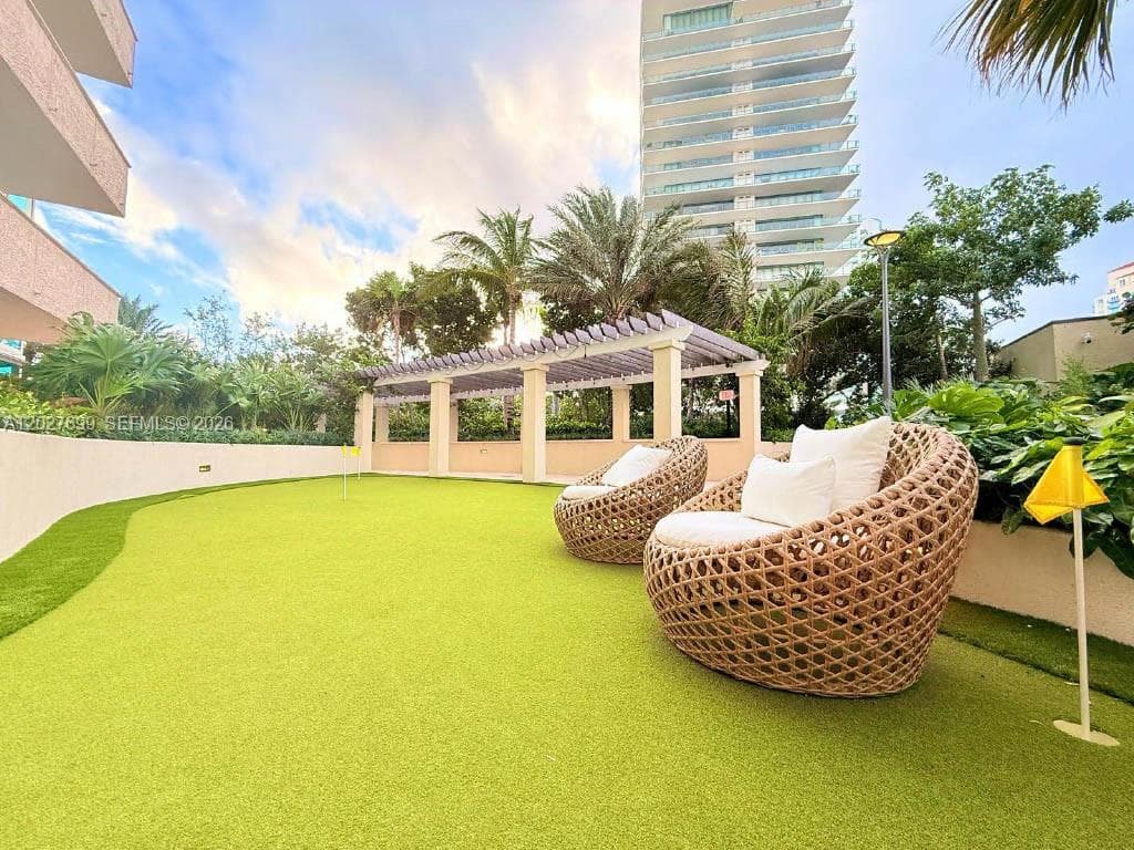 400 S Pointe Dr # 2310, Miami Beach FL 33139 — 36
