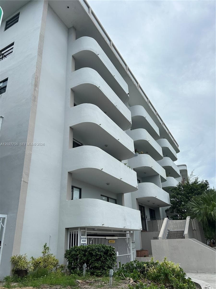 110 S Shore Dr # 4E, Miami Beach FL 33141 — 1