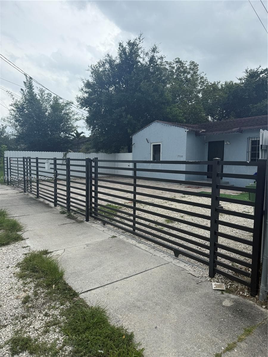 1750 NW 55th Ter, Miami FL 33142 — 16