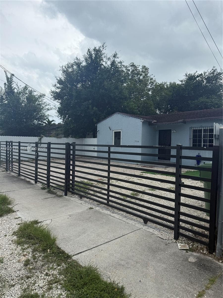 1750 NW 55th Ter, Miami FL 33142 — 14