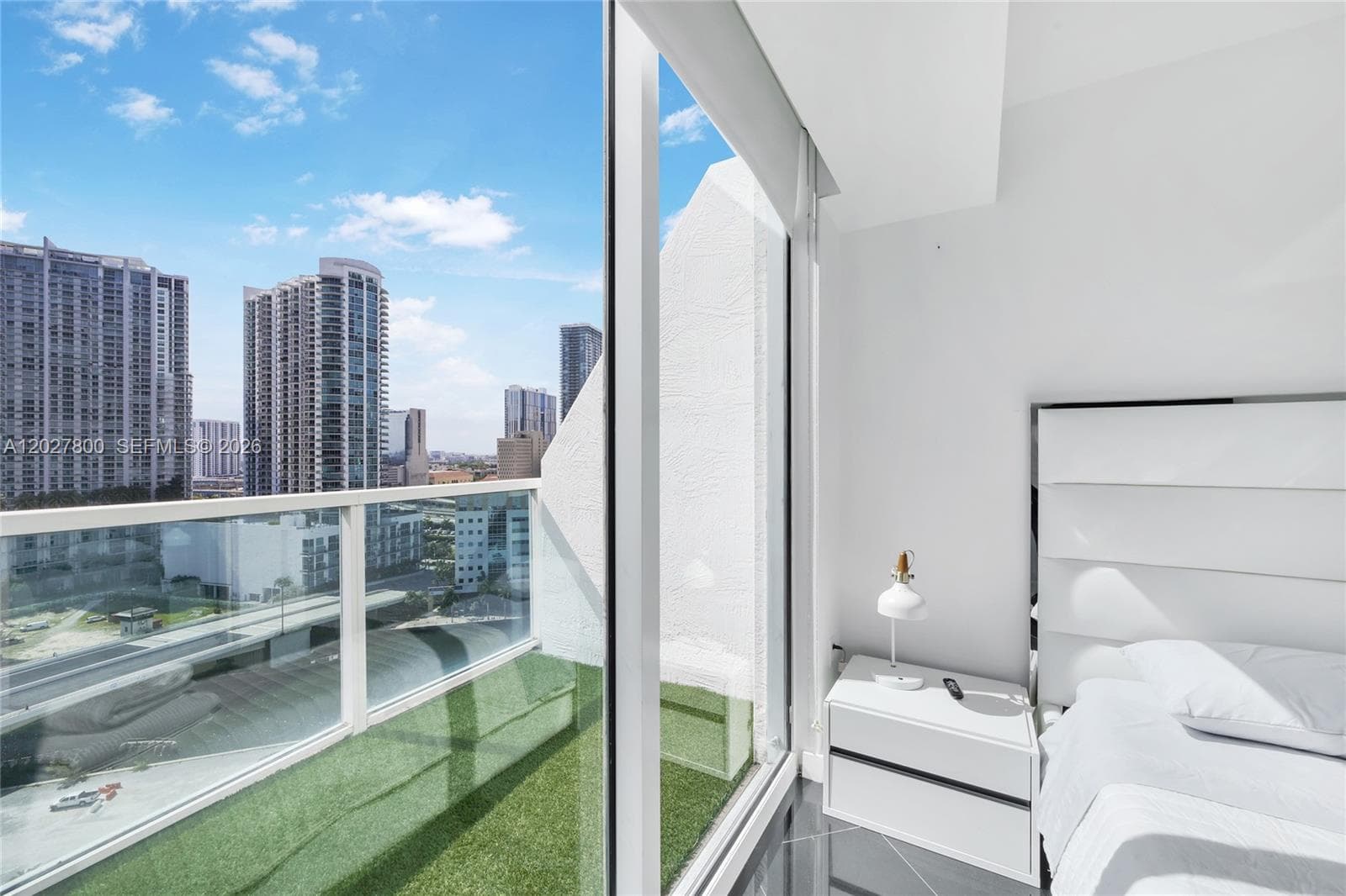 41 SE 5th St # 1116, Miami FL 33131 — 23