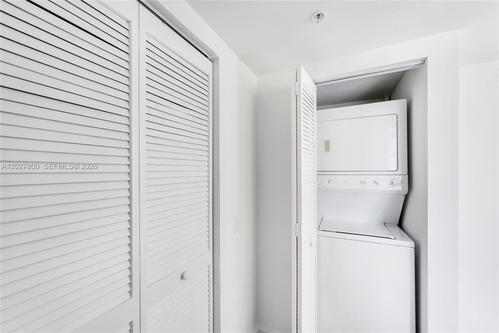 41 SE 5th St # 1116, Miami FL 33131 — 27