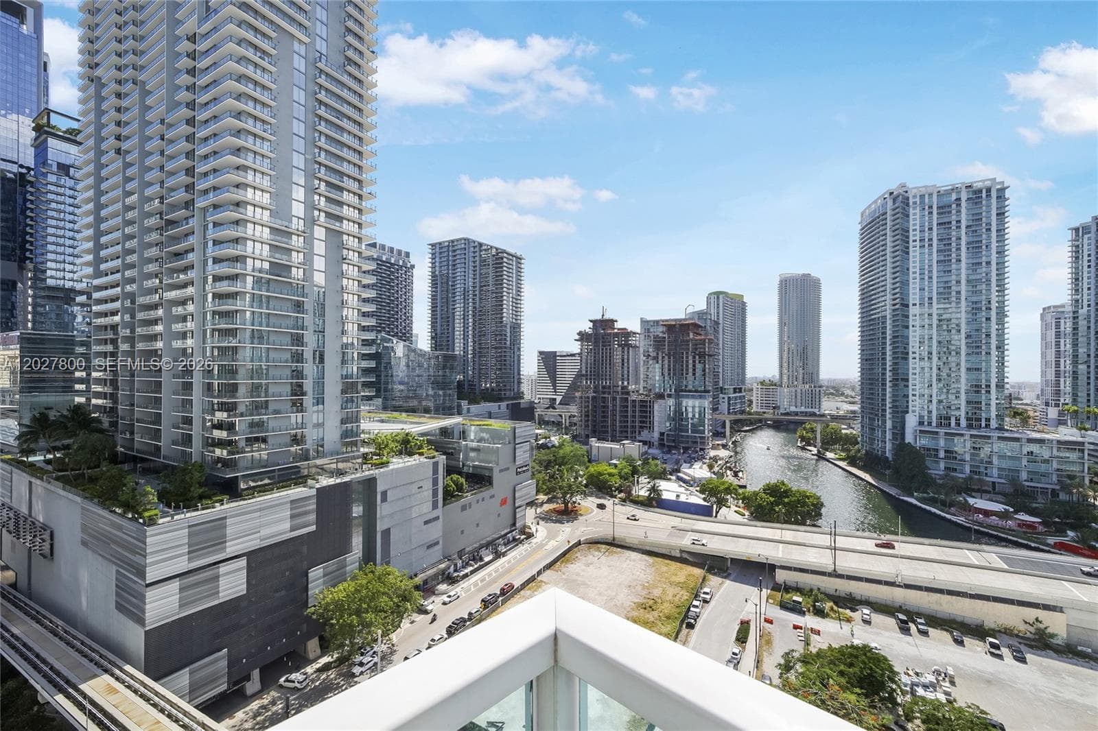 41 SE 5th St # 1116, Miami FL 33131 — 52