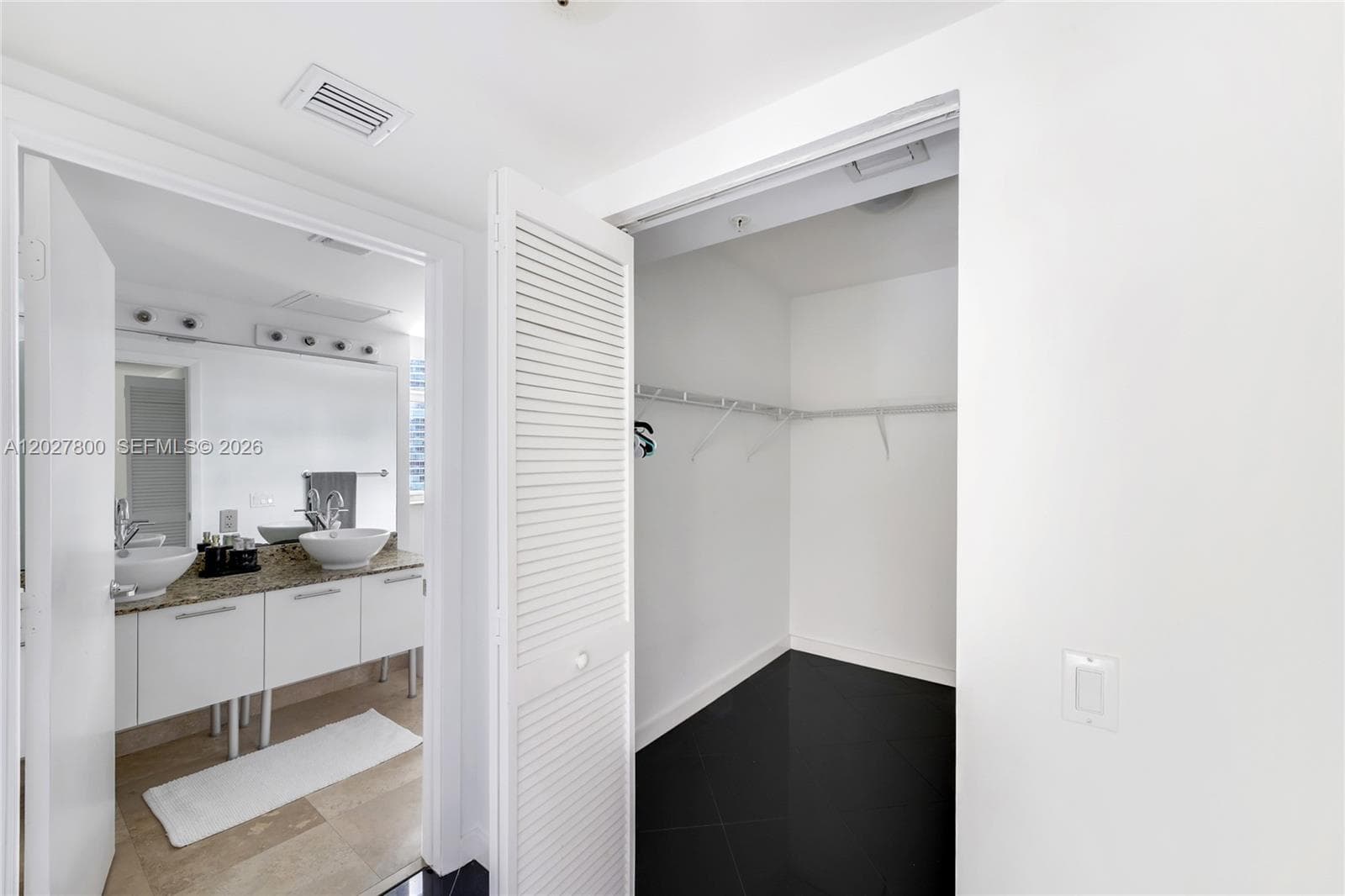 41 SE 5th St # 1116, Miami FL 33131 — 26