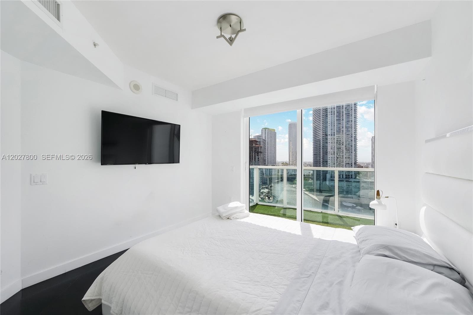 41 SE 5th St # 1116, Miami FL 33131 — 20