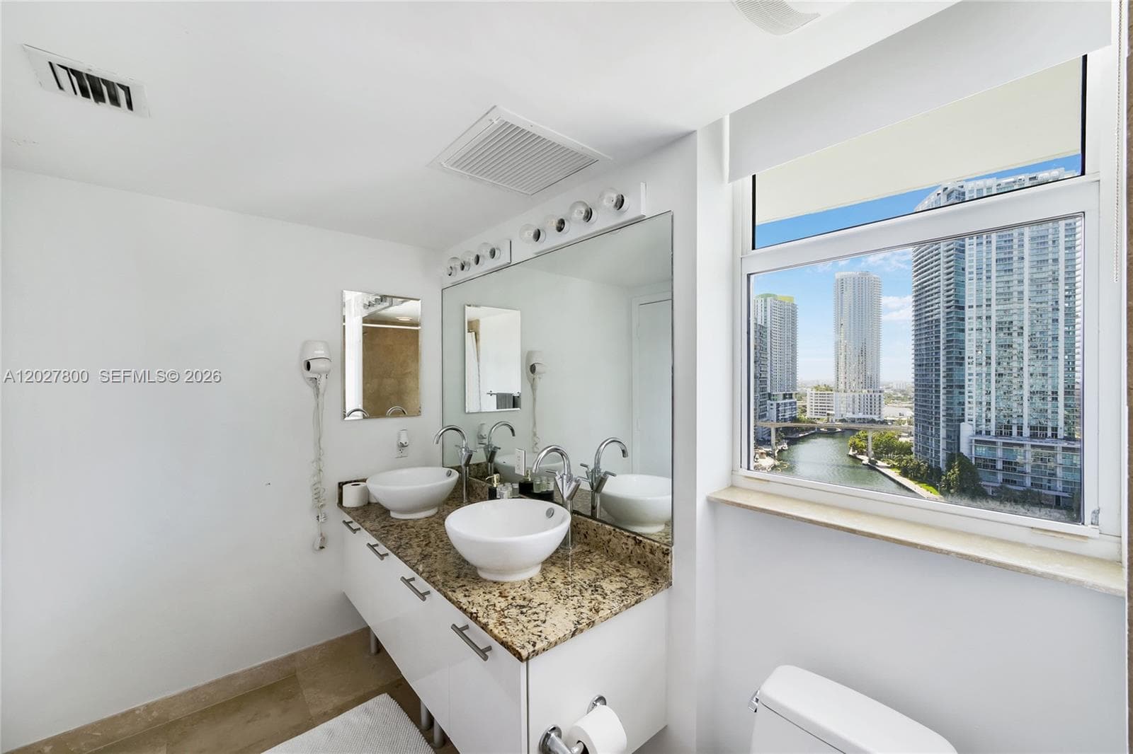 41 SE 5th St # 1116, Miami FL 33131 — 15