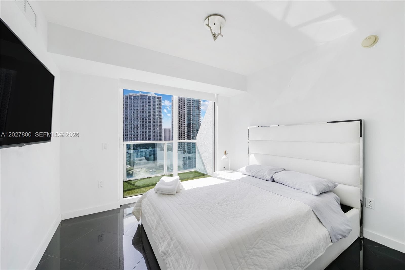 41 SE 5th St # 1116, Miami FL 33131 — 19