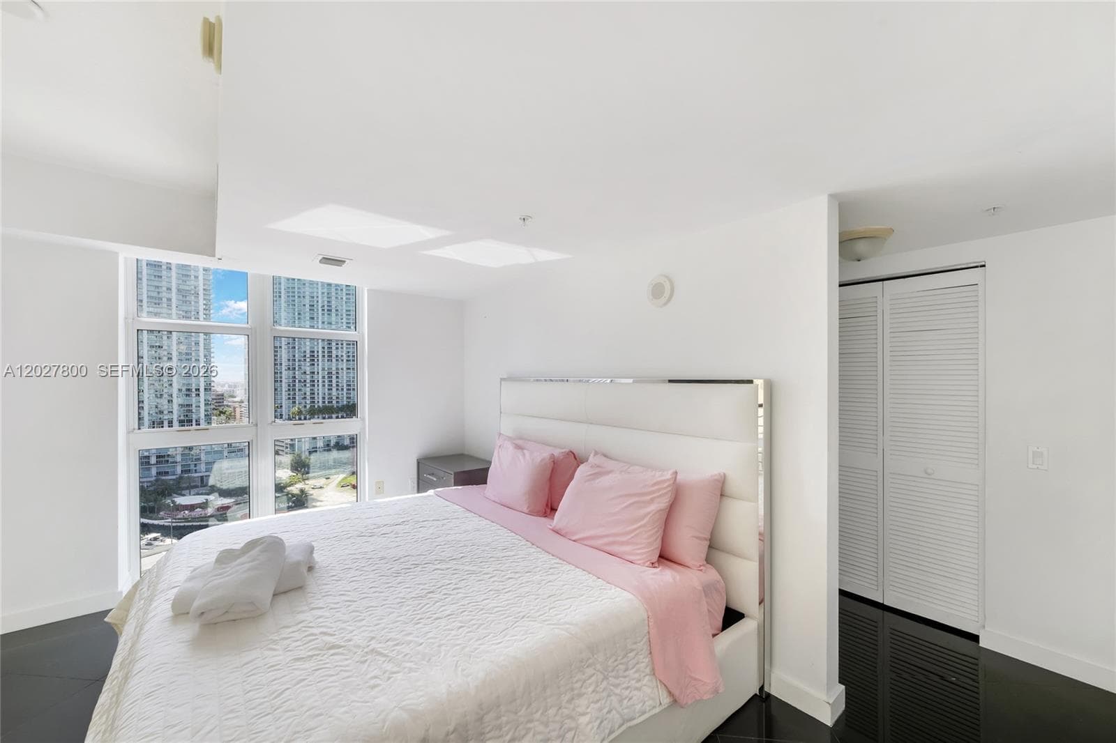 41 SE 5th St # 1116, Miami FL 33131 — 35