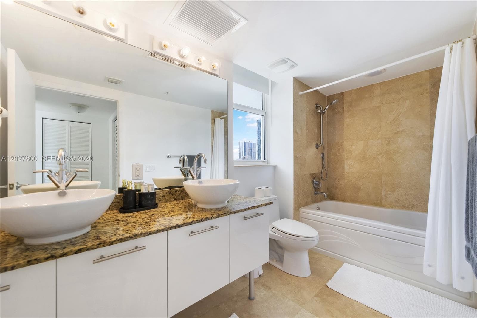 41 SE 5th St # 1116, Miami FL 33131 — 31