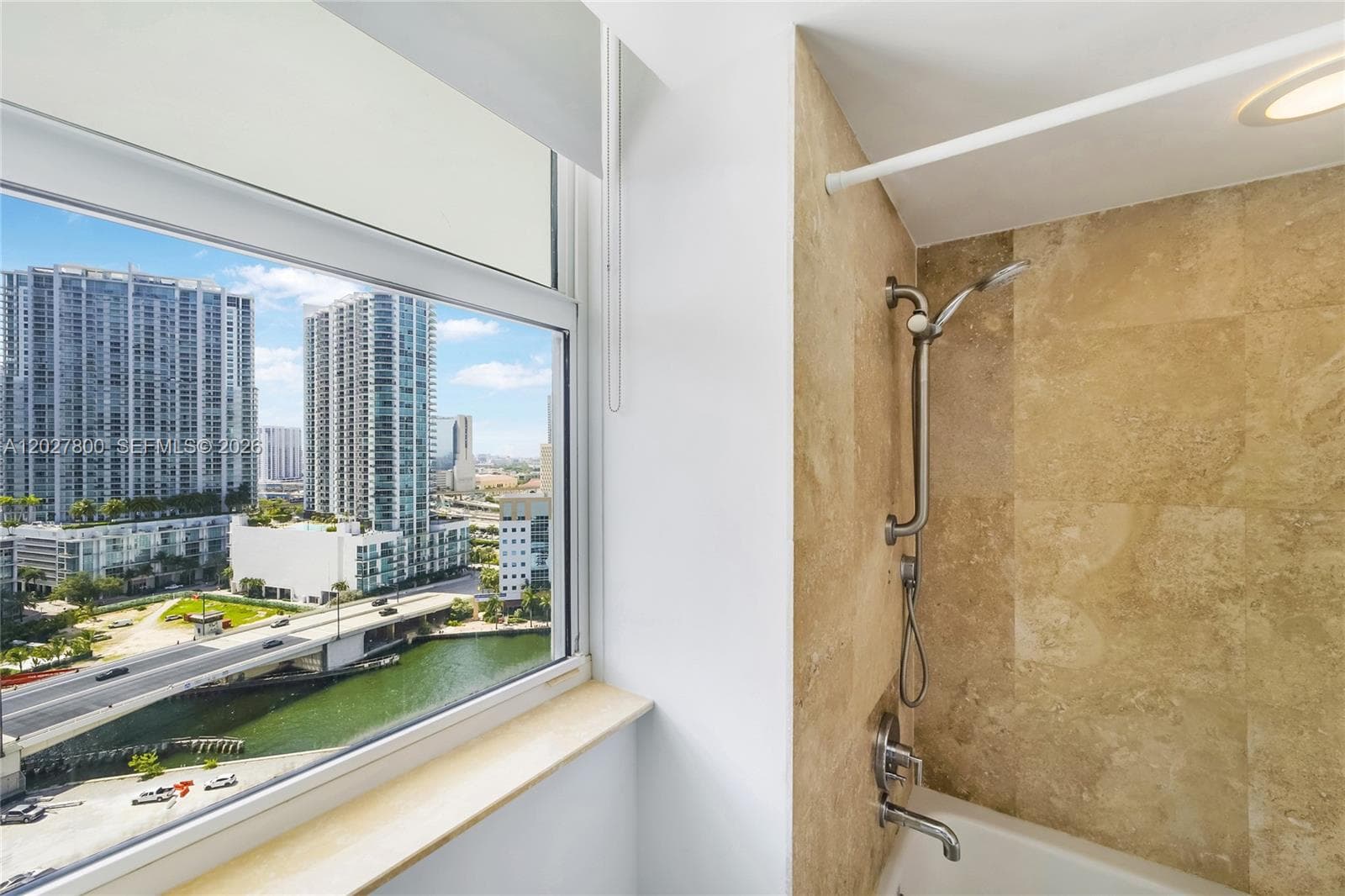 41 SE 5th St # 1116, Miami FL 33131 — 29