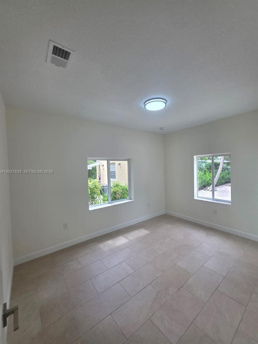 1139 NW 37th St, Miami FL 33127 — 9