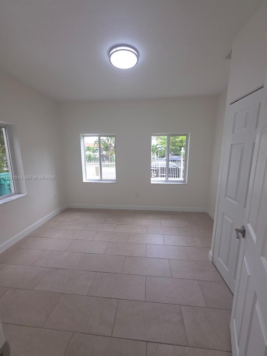 1139 NW 37th St, Miami FL 33127 — 10