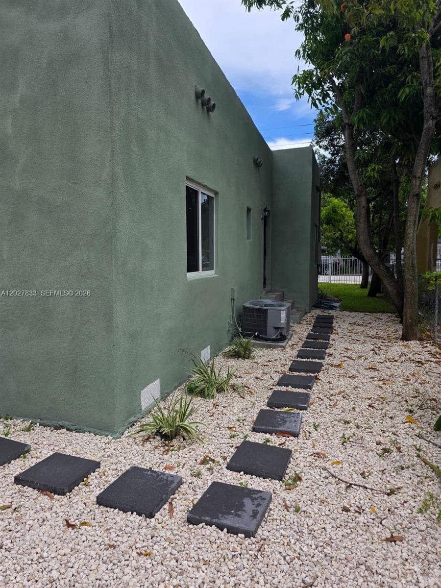 1139 NW 37th St, Miami FL 33127 — 14