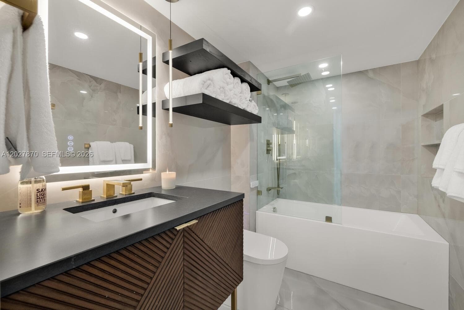 90 Alton Rd # 2207, Miami Beach FL 33139 — 18