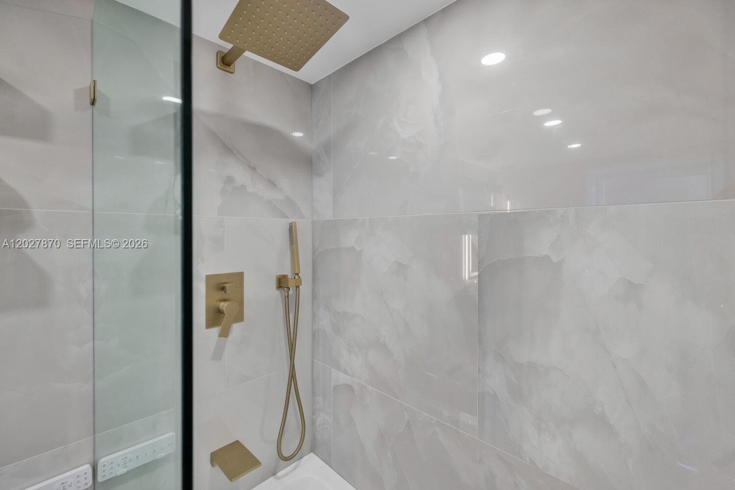 90 Alton Rd # 2207, Miami Beach FL 33139 — 19