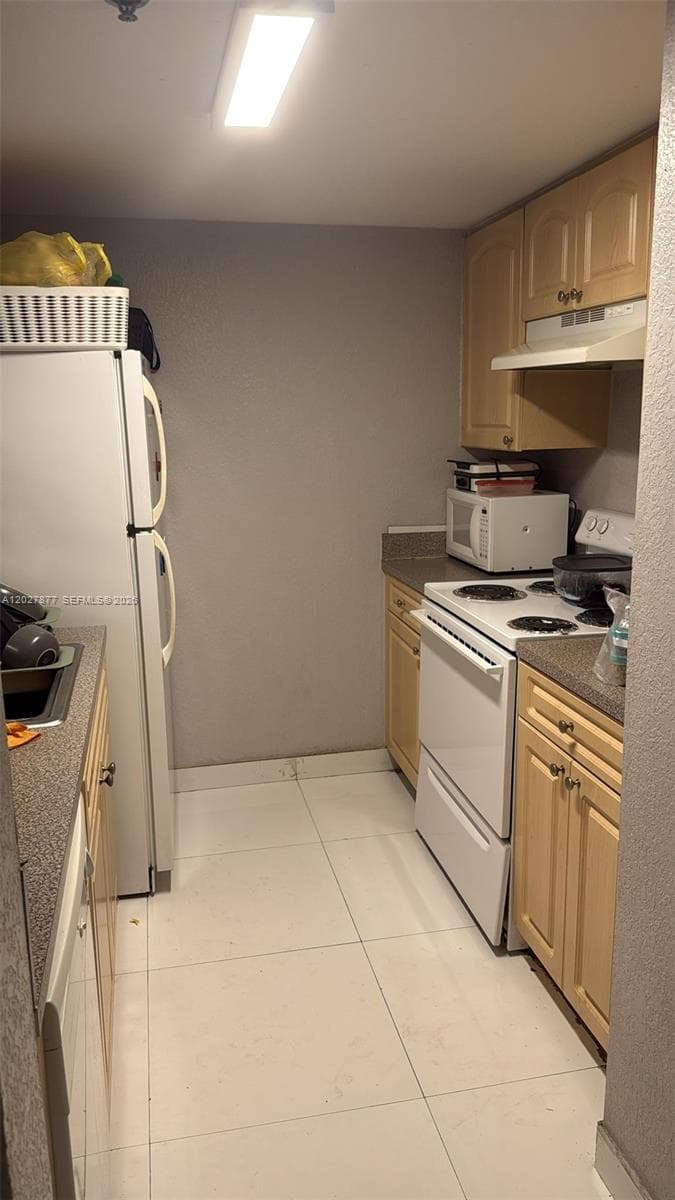 814 NW 36th Ave # 208, Miami FL 33125 — 3