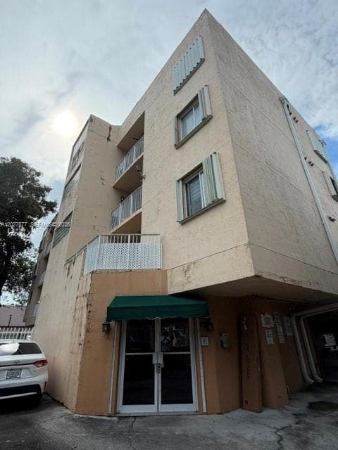 814 NW 36th Ave # 208, Miami FL 33125 — 1