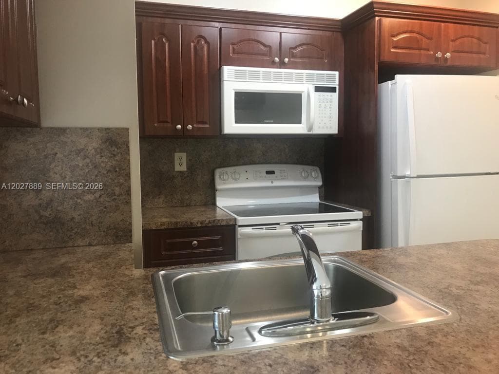 6740 NW 175th Ln # 20, Hialeah FL 33015 — 3