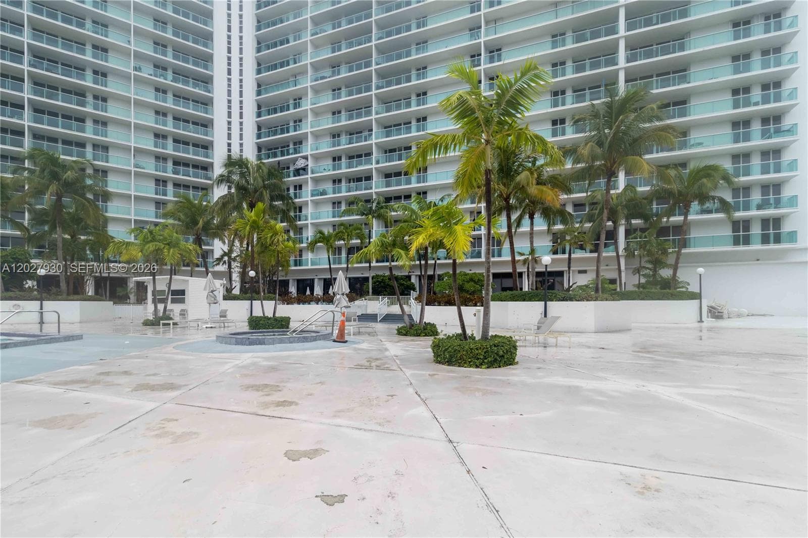 100 Bayview Dr # 2014, Sunny Isles Beach FL 33160 — 52