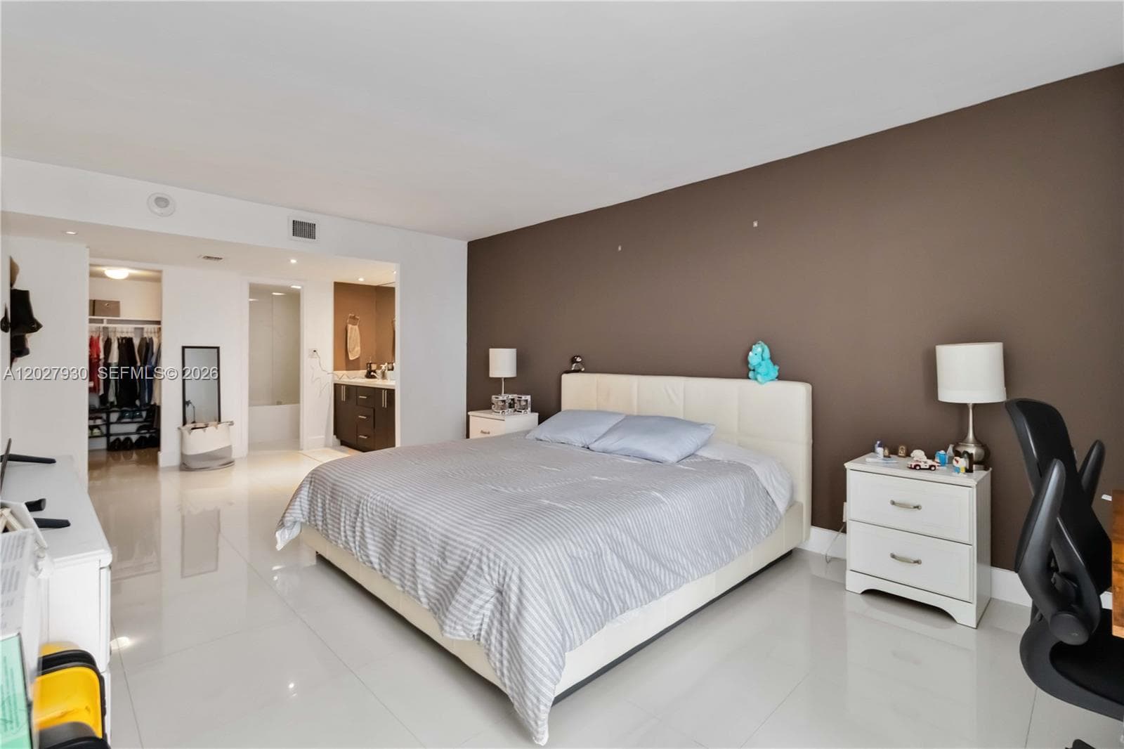 100 Bayview Dr # 2014, Sunny Isles Beach FL 33160 — 24